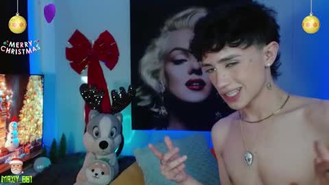 Snapshot of maxiy_001 chatting on 12-16-24, 11:01 Max online show from 12-16-24, 11:01