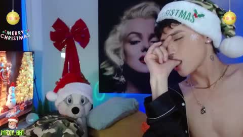 Snapshot of maxiy_001 chatting on 12-20-24, 09:21 Max online show from 12-20-24, 09:21