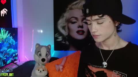 Snapshot of maxiy_001 chatting on 01-28-25, 03:57 Max online show from 01-28-25, 03:57