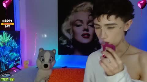 Snapshot of maxiy_001 chatting on 02-12-25, 09:10 Max online show from 02-12-25, 09:10
