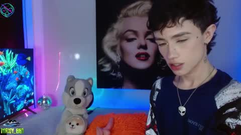 Snapshot of maxiy_001 chatting on 03-06-25, 01:03 Max online show from 03-06-25, 01:03