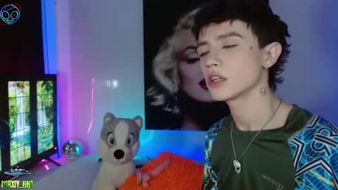Snapshot of maxiy_001 chatting on 03-08-25, 04:45 Max online show from 03-08-25, 04:45