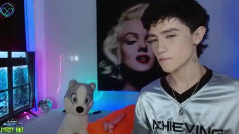 Snapshot of maxiy_001 chatting on 03-11-25, 05:05 Max online show from 03-11-25, 05:05