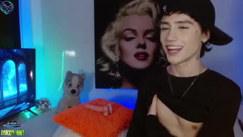 Snapshot of maxiy_001 chatting on 09-20-25, 03:40 Max online show from 09-20-25, 03:40