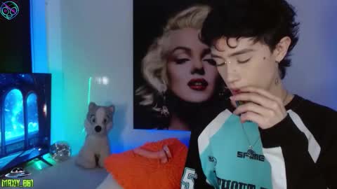 Snapshot of maxiy_001 chatting on 09-22-25, 03:52 Max online show from 09-22-25, 03:52