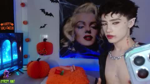 Snapshot of maxiy_001 chatting on 10-05-25, 06:01 Max online show from 10-05-25, 06:01