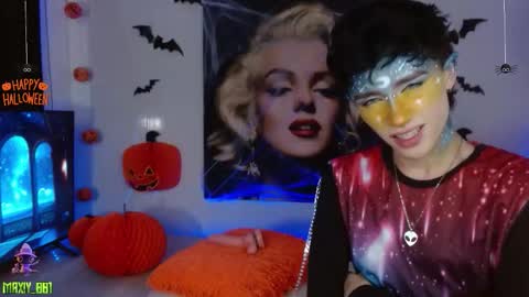 Snapshot of maxiy_001 chatting on 10-06-25, 06:55 Max online show from 10-06-25, 06:55
