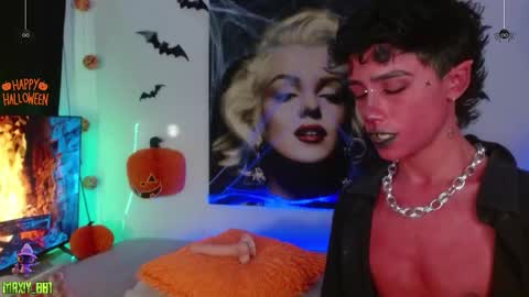 Max online show from 10-25-25, 04:31