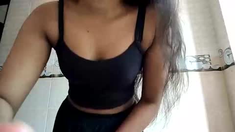 Snapshot of maxladycox chatting on 01-17-26, 05:45 Dorea online show from 01-17-26, 05:45