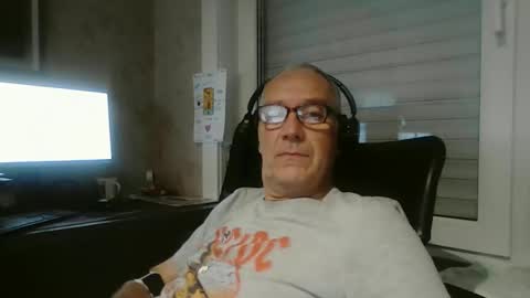 maxou569 online show from 10-20-25, 07:20