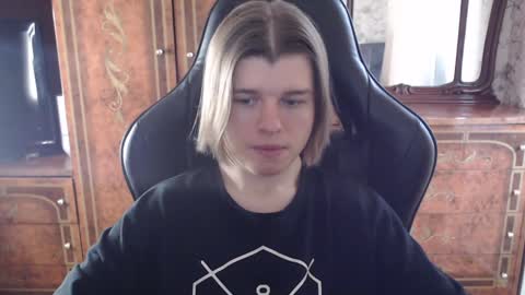 Max online show from 12-04-24, 08:23