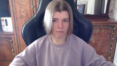 Max online show from 02-19-25, 03:49