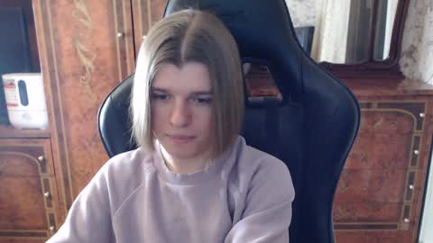 Max online show from 02-19-25, 06:54