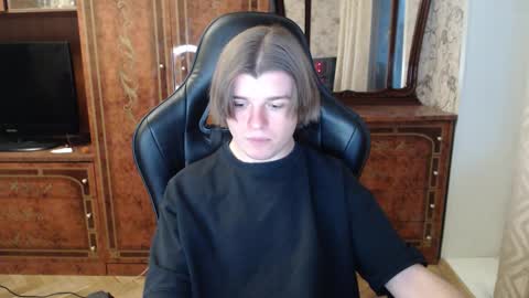 Max online show from 11-30-25, 01:15