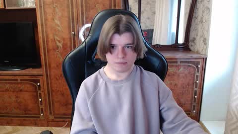 Max online show from 12-03-25, 08:23