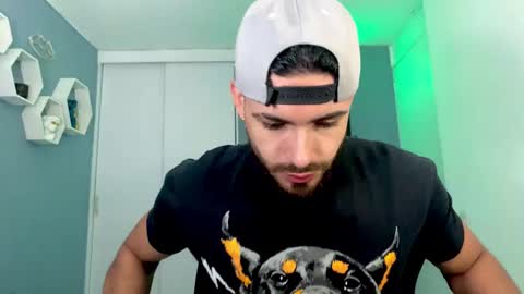 Maxi online show from 10-22-25, 12:22