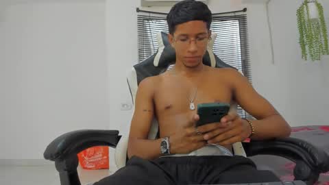 Snapshot of maxvibe420 chatting on 09-16-25, 08:32 maxvibe420 online show from 09-16-25, 08:32