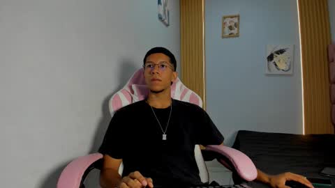 Snapshot of maxvibe420 chatting on 10-07-25, 01:30 maxvibe420 online show from 10-07-25, 01:30