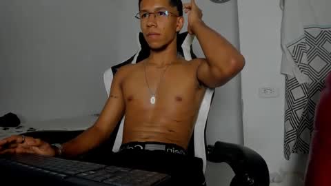 Snapshot of maxvibe420 chatting on 10-08-25, 08:28 maxvibe420 online show from 10-08-25, 08:28