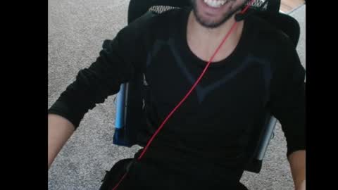 Snapshot of maxvirya3 chatting on 12-20-25, 04:30 max online show from 12-20-25, 04:30