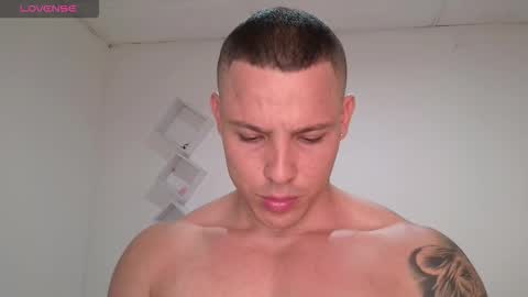 Snapshot of maxwel949813 chatting on 03-15-26, 10:38 Max online show from 03-15-26, 10:38