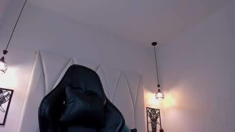 MAX online show from 02-19-25, 07:38