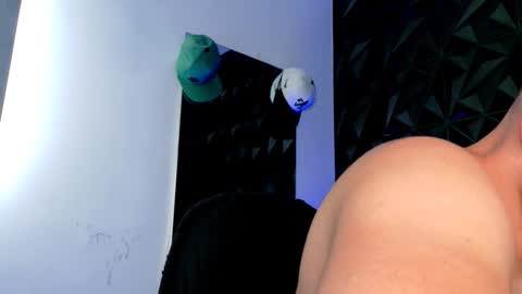 MAX online show from 11-19-25, 08:42