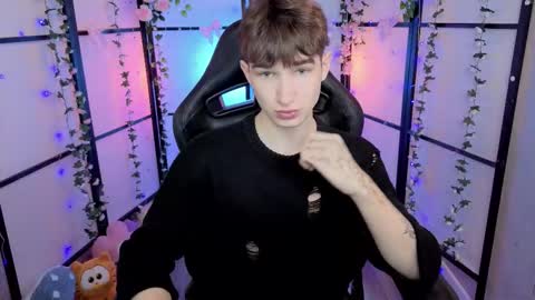 Max online show from 11-30-25, 08:35