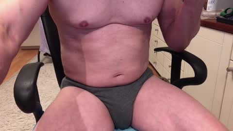 Snapshot of maxx_martin chatting on 12-16-24, 07:04 Max online show from 12-16-24, 07:04