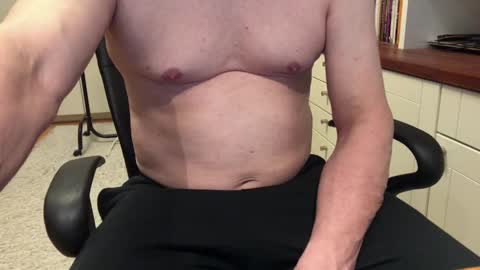 Snapshot of maxx_martin chatting on 02-25-25, 04:14 Max online show from 02-25-25, 04:14