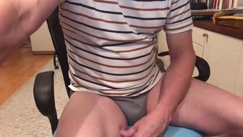 Snapshot of maxx_martin chatting on 10-14-25, 04:46 Max online show from 10-14-25, 04:46