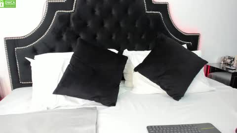 Snapshot of maxxicruz chatting on 01-21-25, 02:15 Maxxi online show from 01-21-25, 02:15