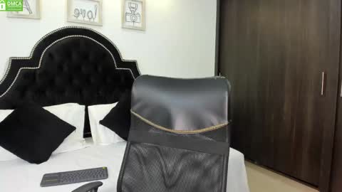 Snapshot of maxxicruz chatting on 01-30-25, 06:54 Maxxi online show from 01-30-25, 06:54