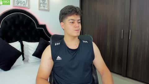 Snapshot of maxxicruz chatting on 02-08-25, 07:27 Maxxi online show from 02-08-25, 07:27