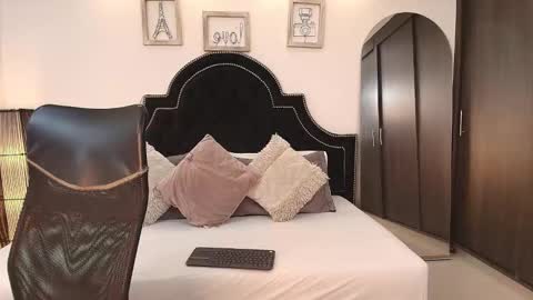 Snapshot of maxxicruz chatting on 09-09-25, 01:27 Maxxi online show from 09-09-25, 01:27