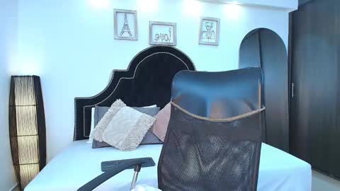 Snapshot of maxxicruz chatting on 09-10-25, 01:38 Maxxi online show from 09-10-25, 01:38