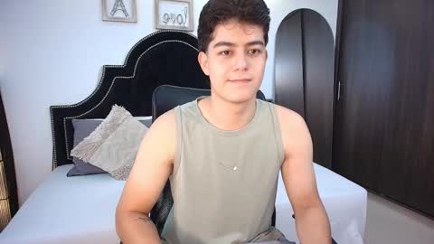 Snapshot of maxxicruz chatting on 09-11-25, 02:00 Maxxi online show from 09-11-25, 02:00