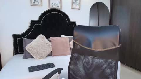 Snapshot of maxxicruz chatting on 09-12-25, 01:28 Maxxi online show from 09-12-25, 01:28