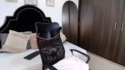 Snapshot of maxxicruz chatting on 09-18-25, 12:34 Maxxi online show from 09-18-25, 12:34