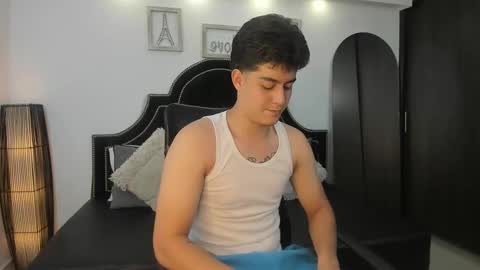 Snapshot of maxxicruz chatting on 09-26-25, 03:54 Maxxi online show from 09-26-25, 03:54