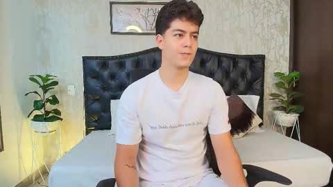 Snapshot of maxxicruz chatting on 09-28-25, 03:23 Maxxi online show from 09-28-25, 03:23