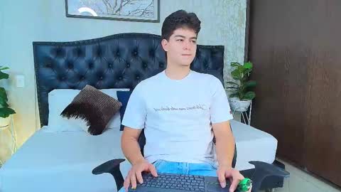 Snapshot of maxxicruz chatting on 10-04-25, 03:59 Maxxi online show from 10-04-25, 03:59