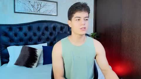 Snapshot of maxxicruz chatting on 10-19-25, 03:18 Maxxi online show from 10-19-25, 03:18