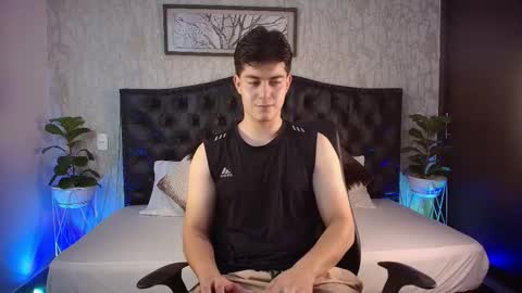 Snapshot of maxxicruz chatting on 10-29-25, 04:04 Maxxi online show from 10-29-25, 04:04