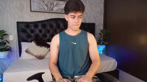 Snapshot of maxxicruz chatting on 10-30-25, 04:58 Maxxi online show from 10-30-25, 04:58