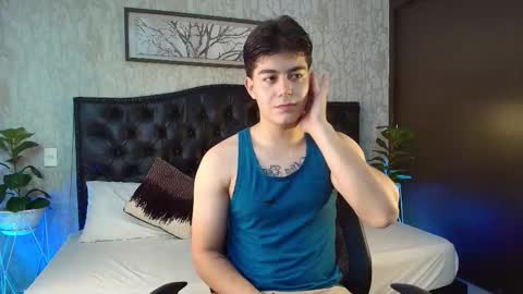 Snapshot of maxxicruz chatting on 10-31-25, 04:13 Maxxi online show from 10-31-25, 04:13