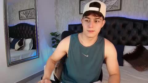 Snapshot of maxxicruz chatting on 11-17-25, 06:24 Maxxi online show from 11-17-25, 06:24