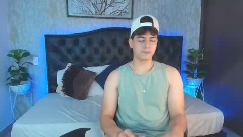 Snapshot of maxxicruz chatting on 11-27-25, 04:25 Maxxi online show from 11-27-25, 04:25