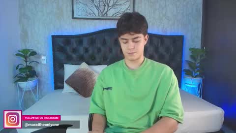 Snapshot of maxxicruz chatting on 11-29-25, 04:48 Maxxi online show from 11-29-25, 04:48