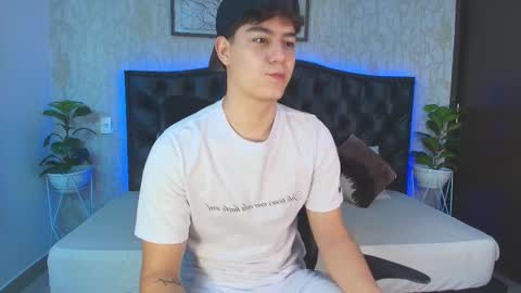 Snapshot of maxxicruz chatting on 11-30-25, 01:09 Maxxi online show from 11-30-25, 01:09